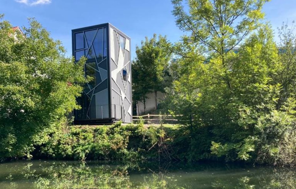 DQ Tower: The Tiny House That Thinks Like a Skyscraper