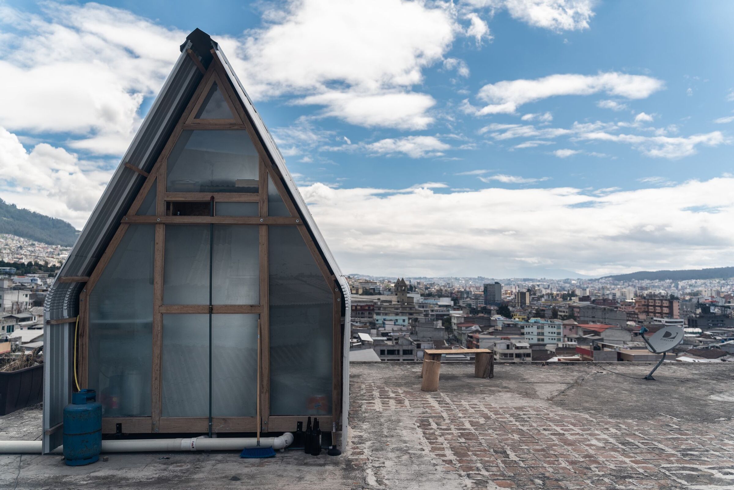Casa Parásito: A Tiny Home on a Quito Rooftop